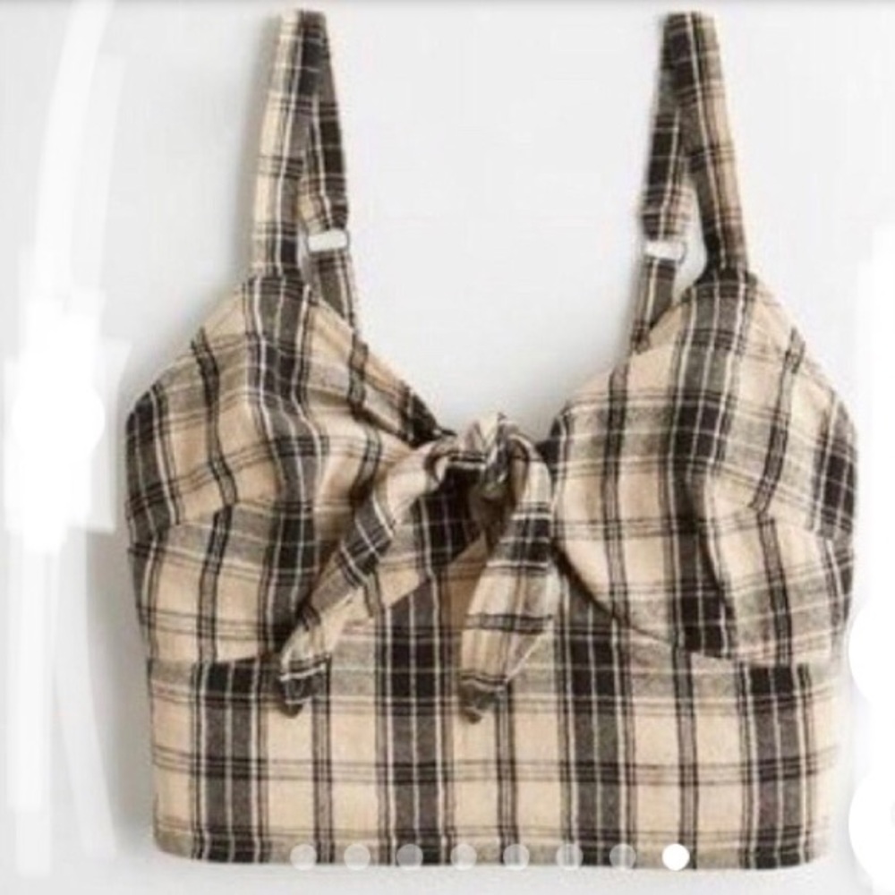 Hollister brand, tan & black plaid woven, cropped tie-front top -junior size L